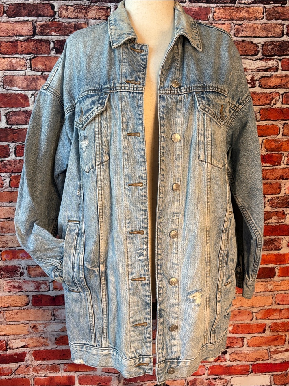American Eagle Outfitters Light Wash Oversized Distressed Denim Jacket Large